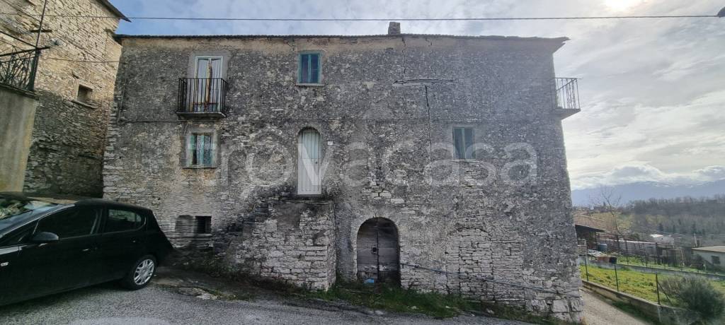 casa semindipendente in vendita a Castelpetroso in zona Casale