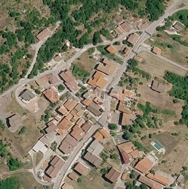 casa indipendente in vendita a Castelpetroso in zona Camere