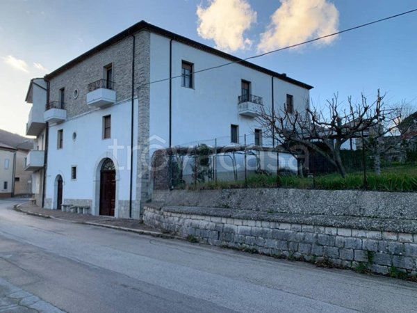casa indipendente in vendita a Castelpetroso in zona Camere