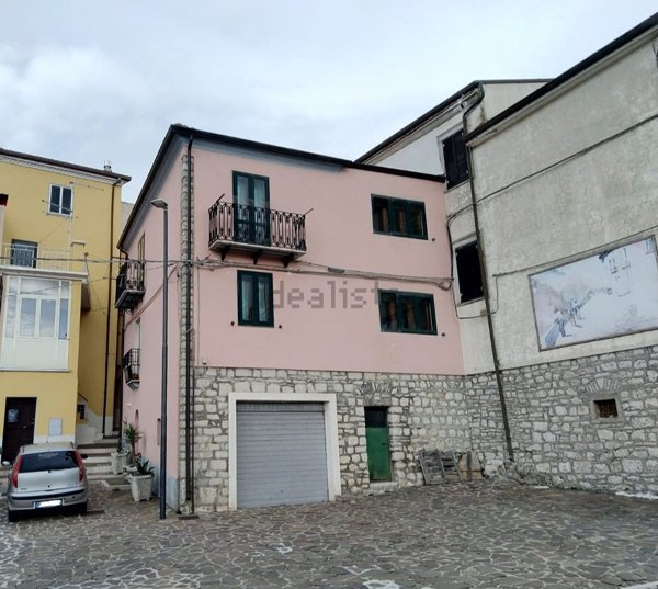 casa indipendente in vendita a Castelpetroso in zona Camere