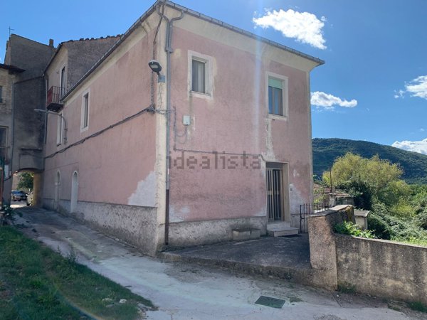 casa semindipendente in vendita a Castelpetroso in zona Guasto