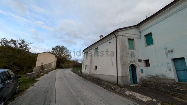 casa semindipendente in vendita a Castelpetroso in zona Casale