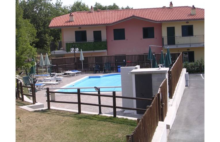 casa indipendente in vendita a Castelpetroso in zona Camere