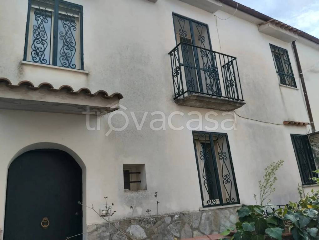 casa indipendente in vendita a Castelpetroso in zona Camere