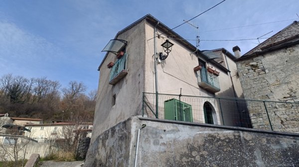 casa indipendente in vendita a Castelpizzuto