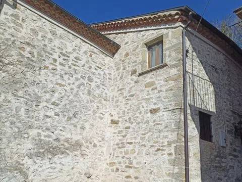 casa indipendente in vendita a Castelpizzuto