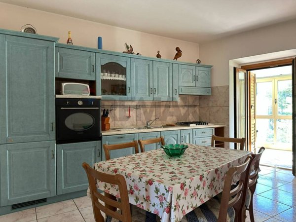 casa indipendente in vendita a Castelpizzuto