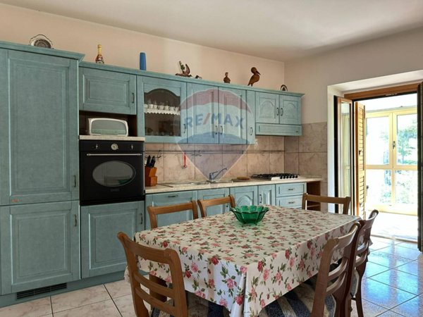 casa indipendente in vendita a Castelpizzuto
