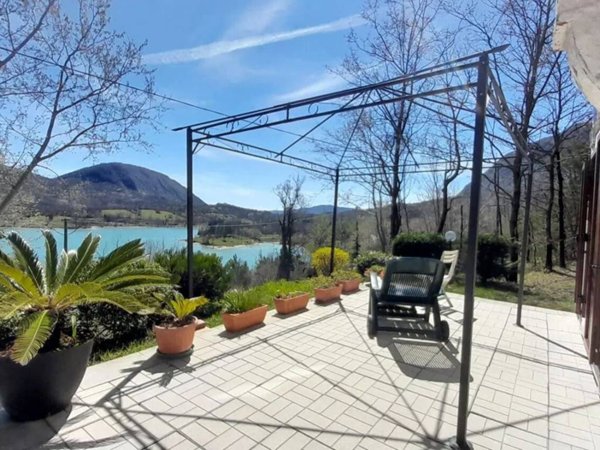 casa indipendente in vendita a Castel San Vincenzo