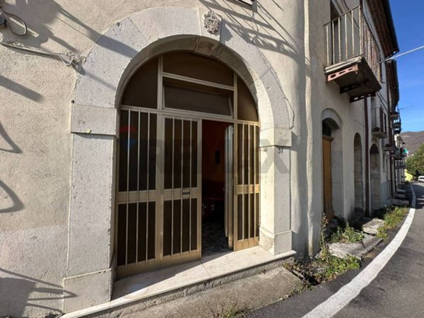 casa indipendente in vendita a Castel San Vincenzo