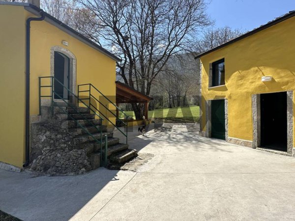 casa indipendente in vendita a Castel San Vincenzo