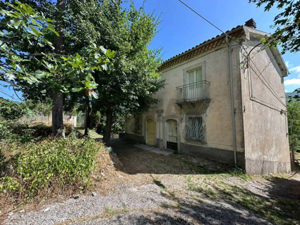 casa indipendente in vendita a Castel San Vincenzo