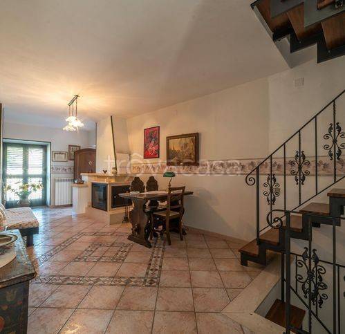 casa indipendente in vendita a Cerro al Volturno