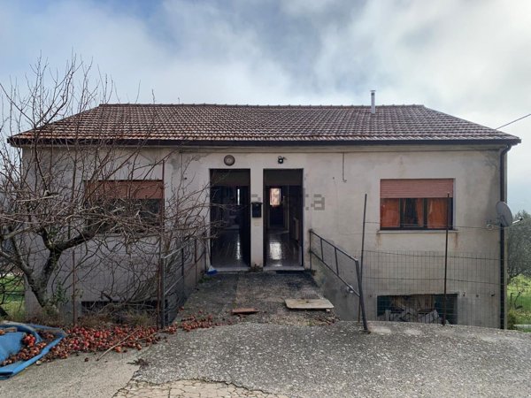 casa semindipendente in vendita a Civitanova del Sannio
