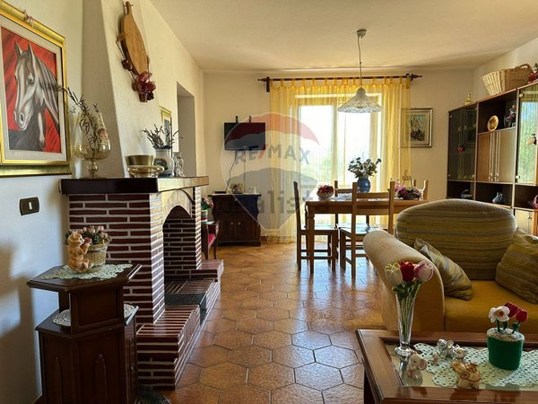 casa indipendente in vendita a Colli a Volturno