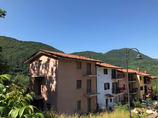 casa indipendente in vendita a Colli a Volturno