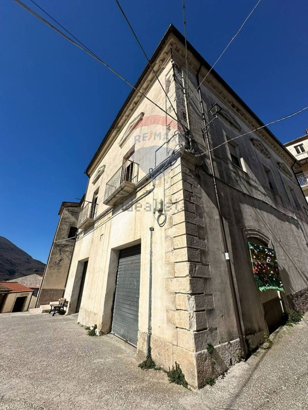 casa indipendente in vendita a Colli a Volturno in zona Cerreto