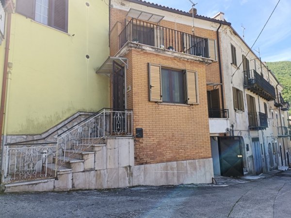 casa indipendente in vendita a Colli a Volturno