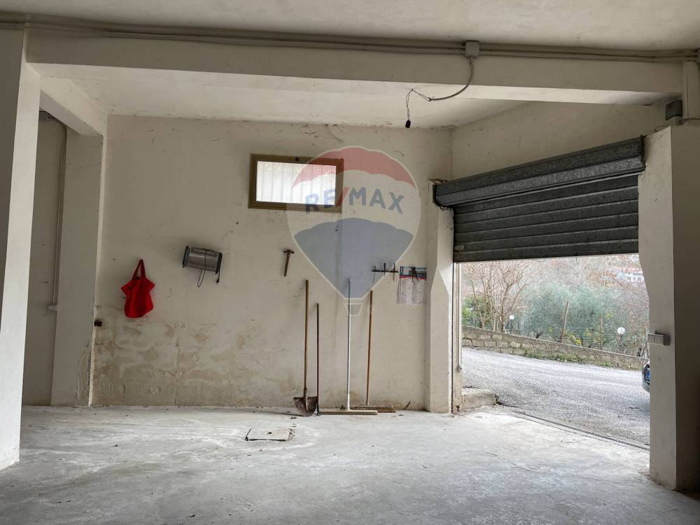 locale di sgombero in vendita a Colli a Volturno