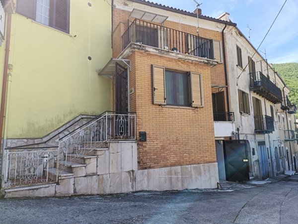 casa indipendente in vendita a Colli a Volturno