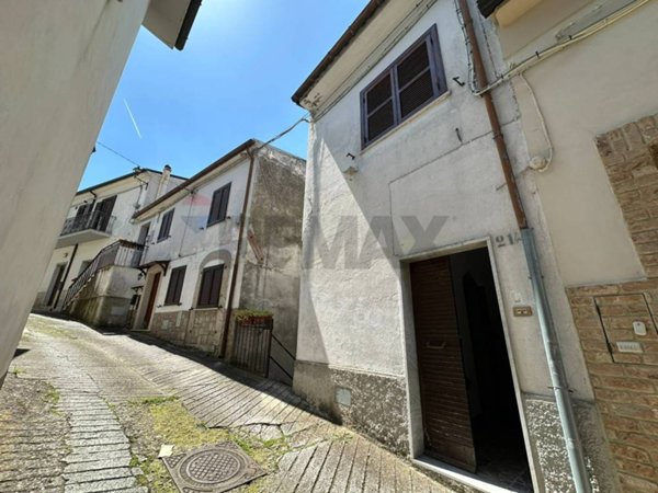 casa indipendente in vendita a Colli a Volturno in zona Cerreto