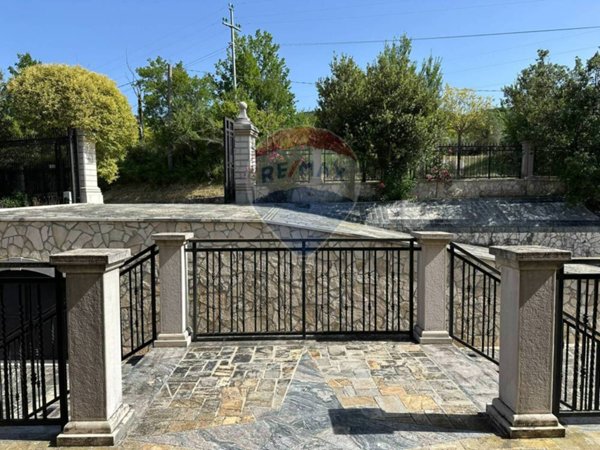 casa indipendente in vendita a Colli a Volturno in zona Valloni