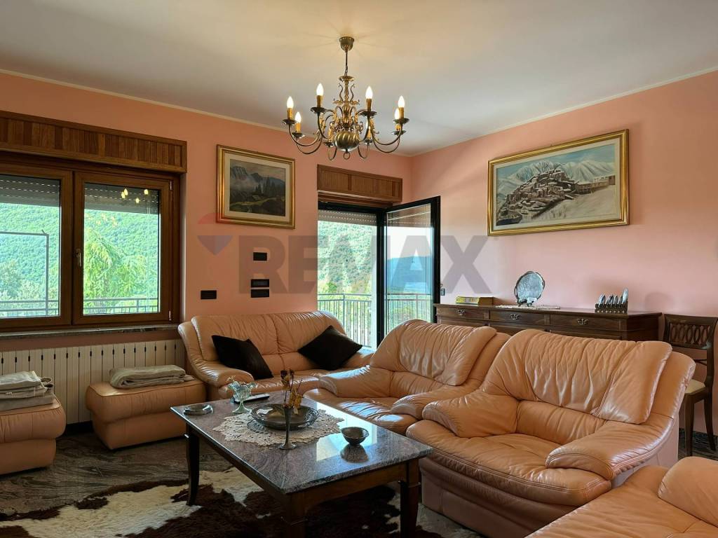 casa indipendente in vendita a Colli a Volturno in zona Valloni