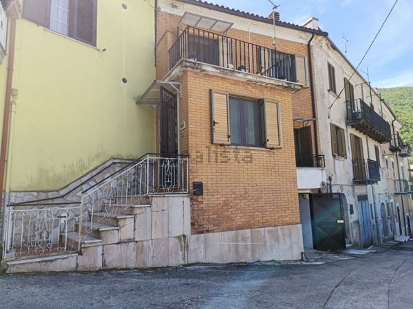 casa indipendente in vendita a Colli a Volturno