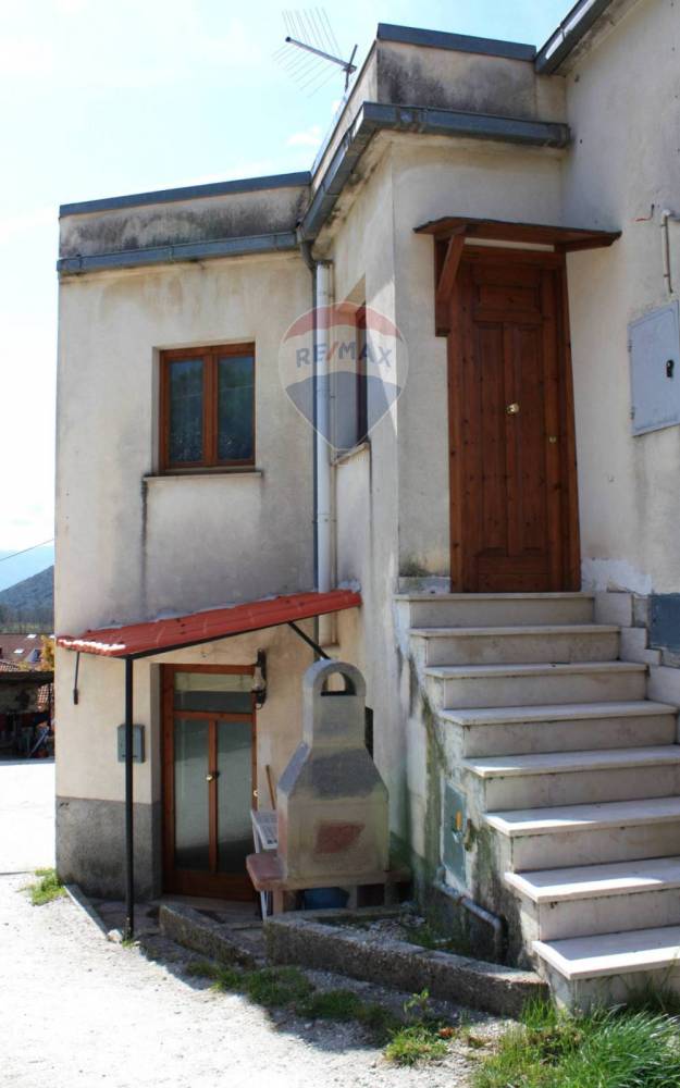casa indipendente in vendita a Colli a Volturno