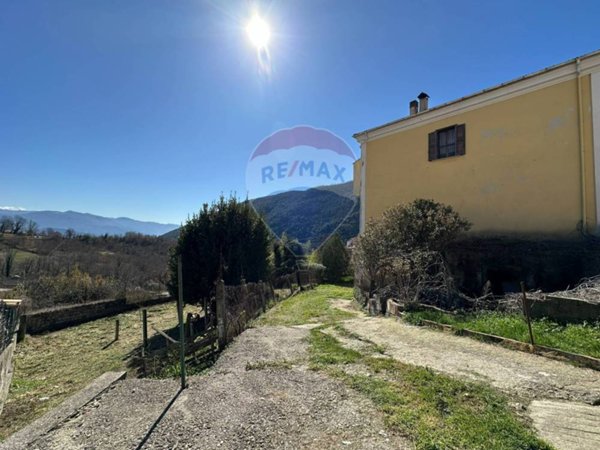 casa indipendente in vendita a Colli a Volturno