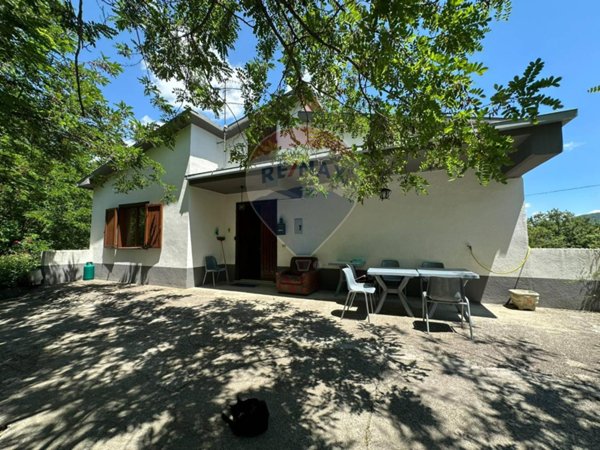 casa indipendente in vendita a Colli a Volturno