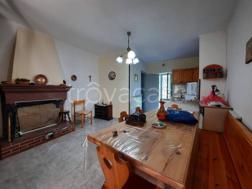 casa indipendente in vendita a Colli a Volturno in zona Cerreto