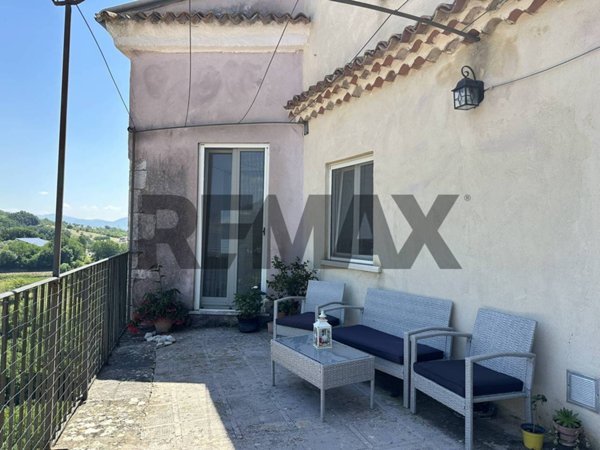 casa indipendente in vendita a Colli a Volturno in zona Cerreto