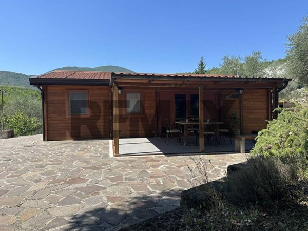 casa indipendente in vendita a Colli a Volturno in zona Cerreto