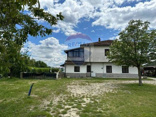 casa indipendente in vendita a Colli a Volturno