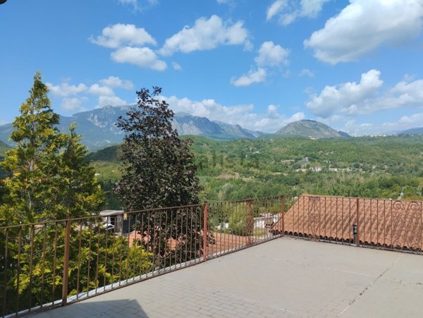 casa indipendente in vendita a Colli a Volturno in zona Cerreto