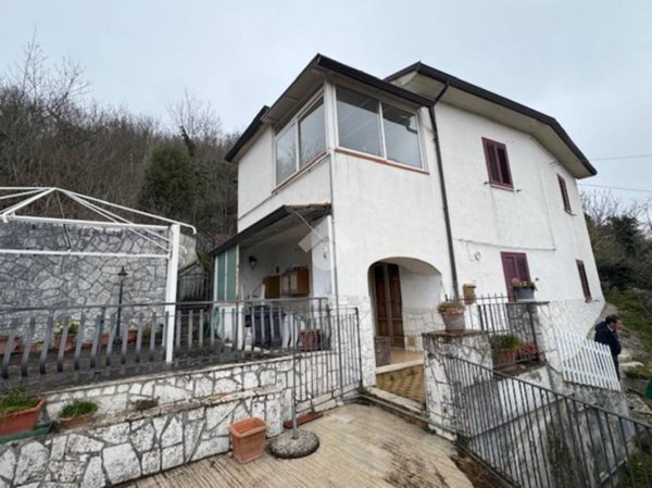 casa indipendente in vendita a Filignano in zona Cerreto