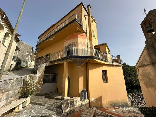 casa indipendente in vendita a Filignano in zona Collemacchia