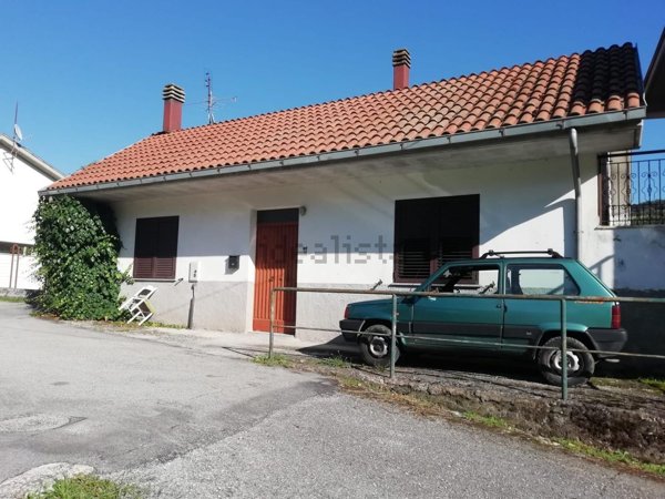 casa indipendente in vendita a Forlì del Sannio in zona Vandra