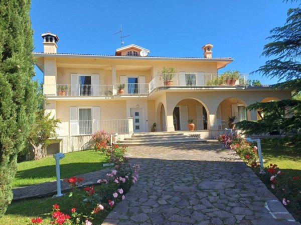 casa indipendente in vendita a Fornelli