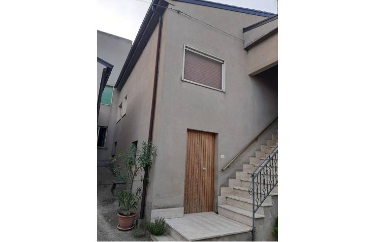 casa indipendente in vendita a Frosolone in zona S. Pietro in Valle