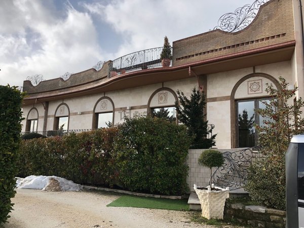 locale commerciale in vendita a Frosolone