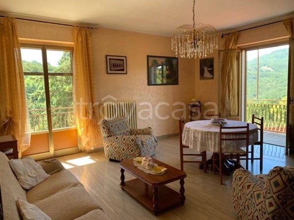 casa indipendente in vendita ad Isernia in zona Castelluccio