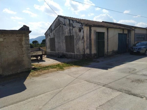 locale di sgombero in vendita ad Isernia