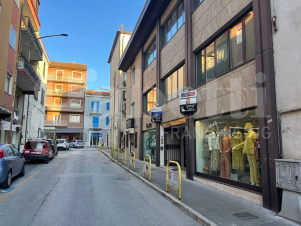 negozio in vendita ad Isernia