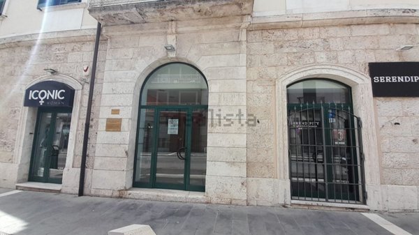 negozio in vendita ad Isernia