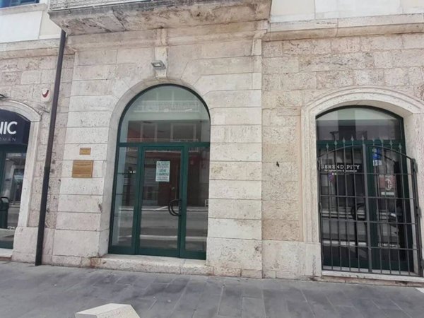 negozio in vendita ad Isernia