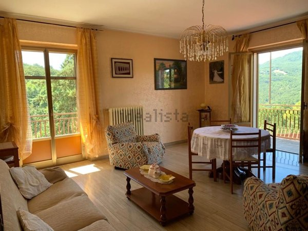 casa indipendente in vendita ad Isernia in zona Castelluccio