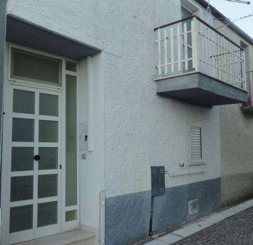 casa indipendente in vendita ad Isernia in zona Coppolicchio