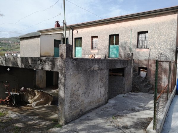 casa indipendente in vendita ad Isernia in zona Colle Cioffi